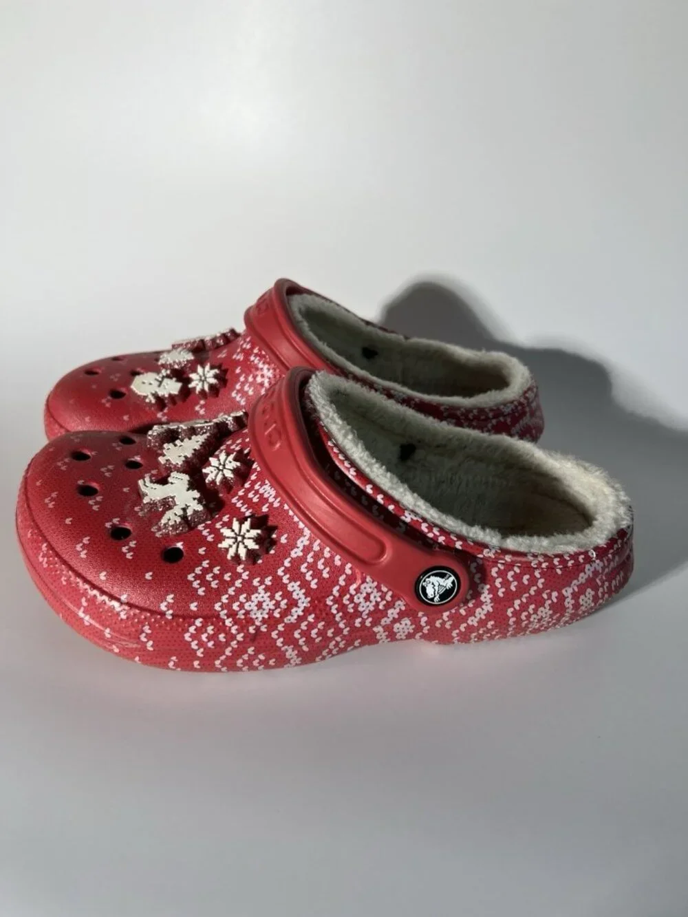 Women's Size 7 Crocs Lined Holiday Charm Clog Red/White w/Jibbitz Ugly Sweater - Picture 6 of 15